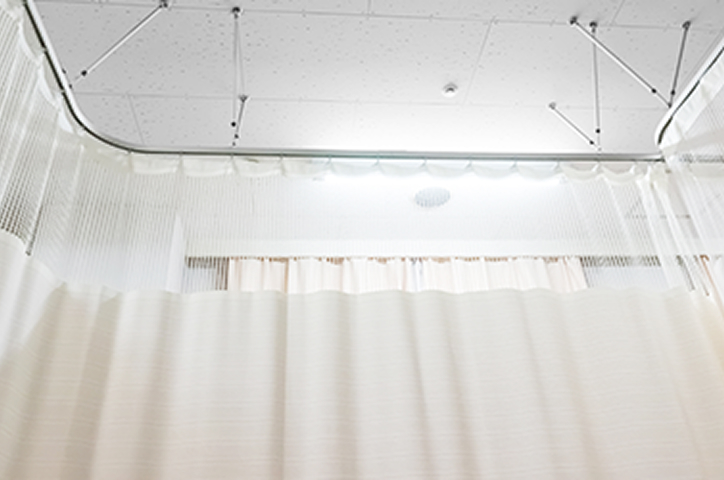 保健室のコントラクトカーテンの設置・修理・交換