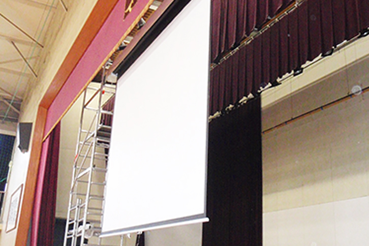 映写スクリーンの設置・修理・交換