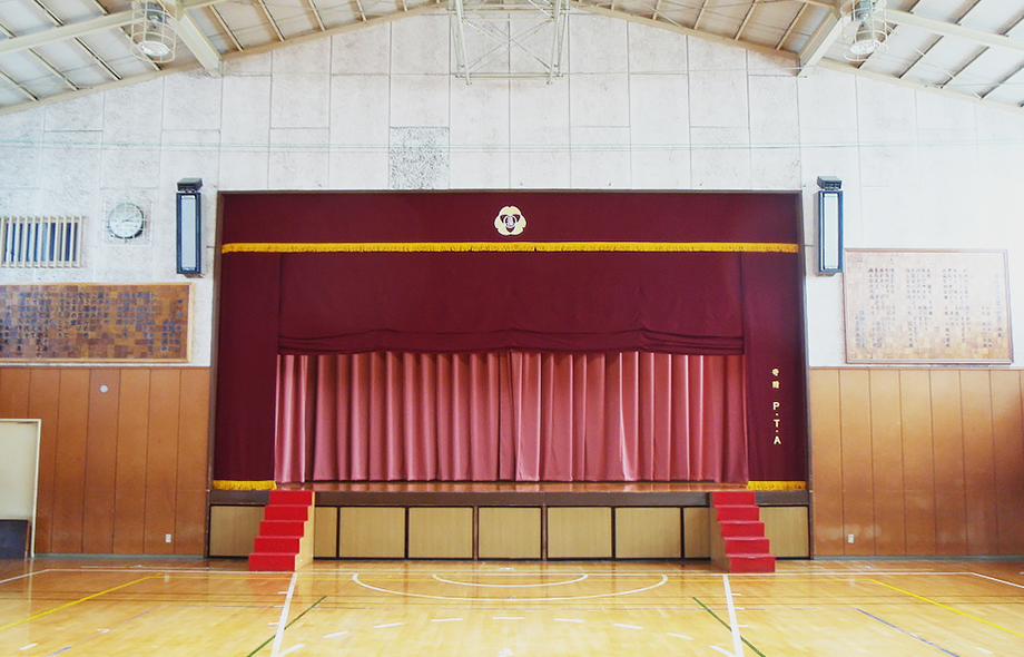 体育館の緞帳の設置・修理・交換