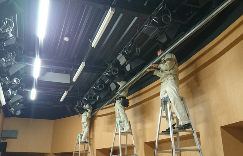 大型カーテンレールの設置・修理・交換