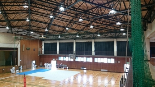 高等学校体育館 耐光性暗幕カーテン工事