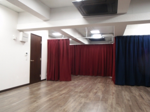 賃貸ホール 暗幕・レール取付工事