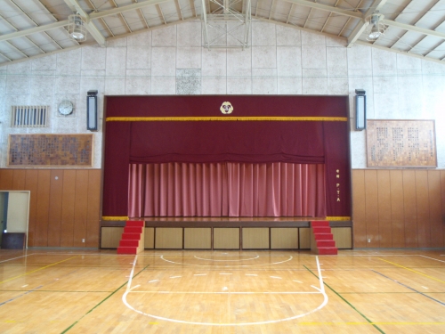 市立小学校緞帳一式交換