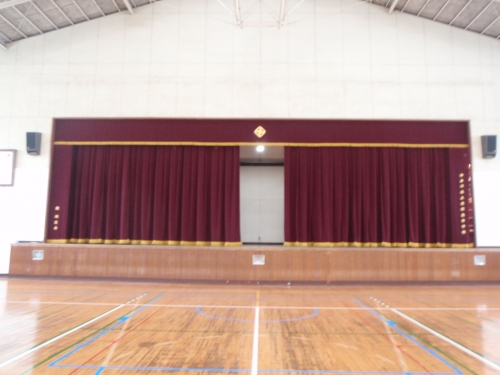 県立高校ステージ幕交換工事