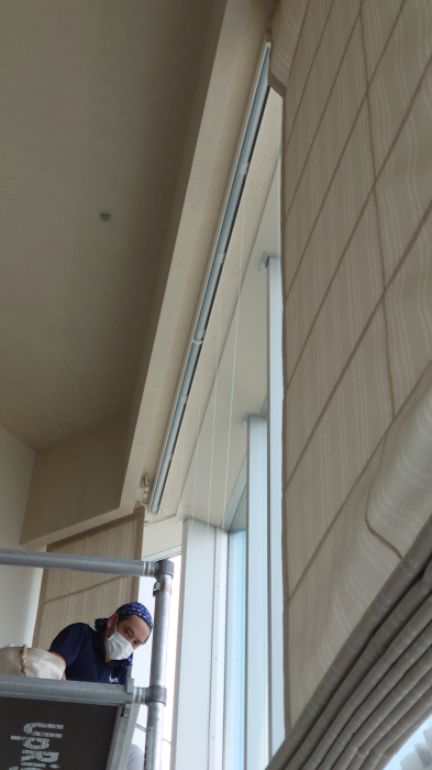 タワーマンションメゾネットタイプ居室高窓電動昇降機交換工事